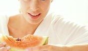美女直播吃哈密瓜,美女主播甜蜜演绎哈密瓜盛宴