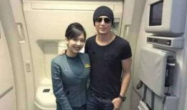 空姐吃瓜照片,揭秘空姐的休闲时光