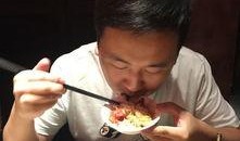 小胖孩吃瓜,小胖孩的甜蜜瓜果时光