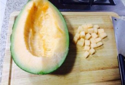 吃哈密瓜不在哈密瓜里吗,为何吃哈密瓜不在哈密瓜里？