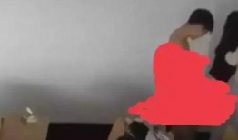 情侣吃瓜事件蒙眼,情侣吃瓜事件背后的甜蜜与争议