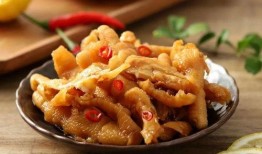 吃瓜吃无骨鸡爪的视频