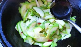 怎么炒瓜吃,瓜类食材的多样炒法探索