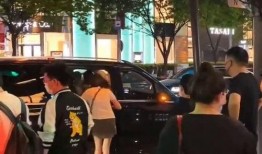 蹦迪的吃瓜群众,吃瓜群众的狂欢盛宴