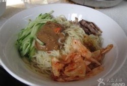 大槐树烧烤吃瓜,夏日吃瓜新风尚