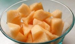 吃蜜瓜喉咙痛,喉咙不适需注意