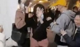 蹦迪的吃瓜群众,吃瓜群众的狂欢盛宴