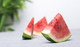 晚上吃西瓜还是吃网纹瓜,西瓜与网纹瓜，谁更胜一筹？