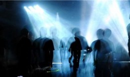 酒吧吃瓜故事,一场吃瓜故事的狂欢