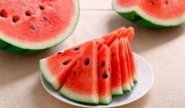 晚上吃西瓜还是吃网纹瓜,西瓜与网纹瓜，谁更胜一筹？
