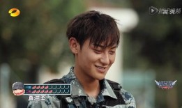 黄子韬自己吃瓜