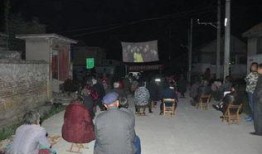 曲阜陵城镇吃瓜,夏日吃瓜盛宴，品味传统与现代交融的乡村风情